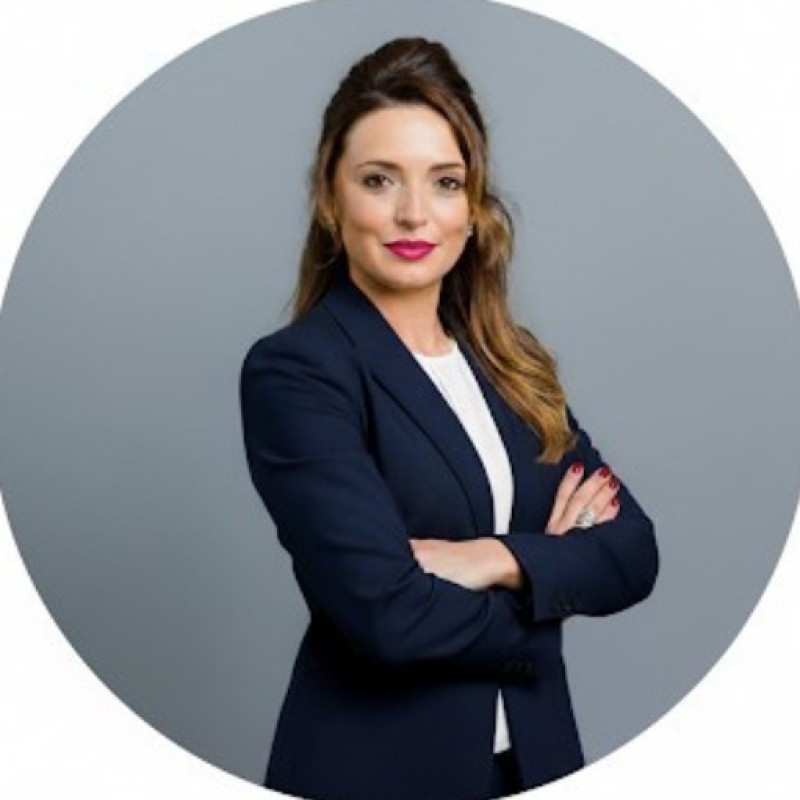 Portrait photo of Rebecca Dobson